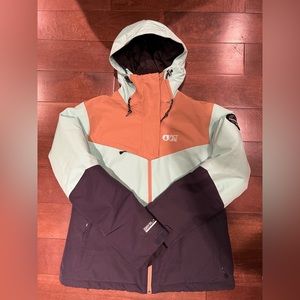 Hardly used ski jacket (about 5 times)! Size large, in great condition.